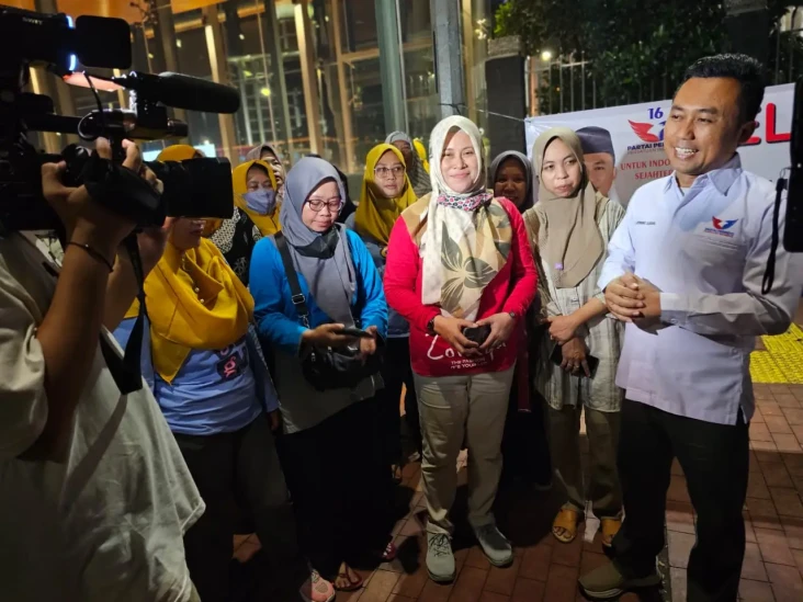 Baja Perindo Sahur Bersama...