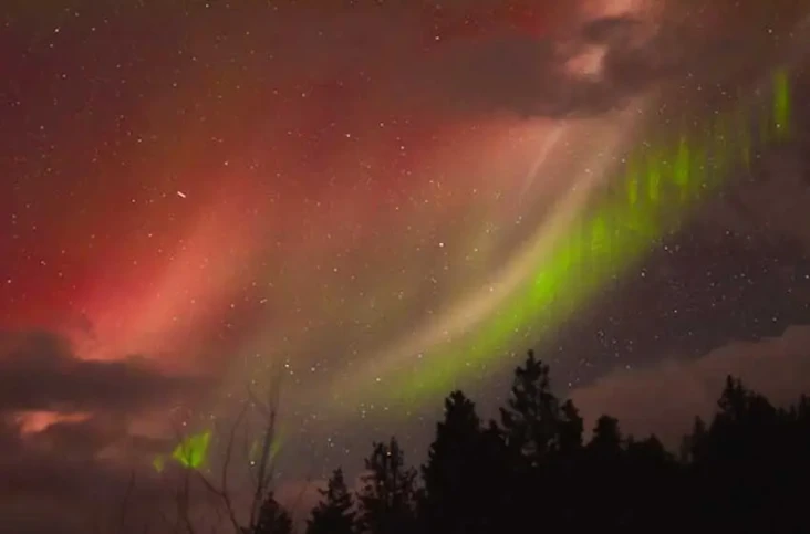 Fenomena Aurora Misterius...