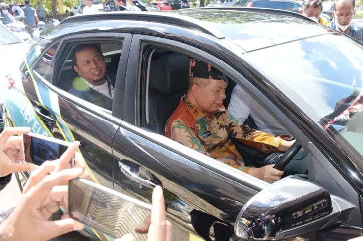 Intip Isi Garasi Ben...