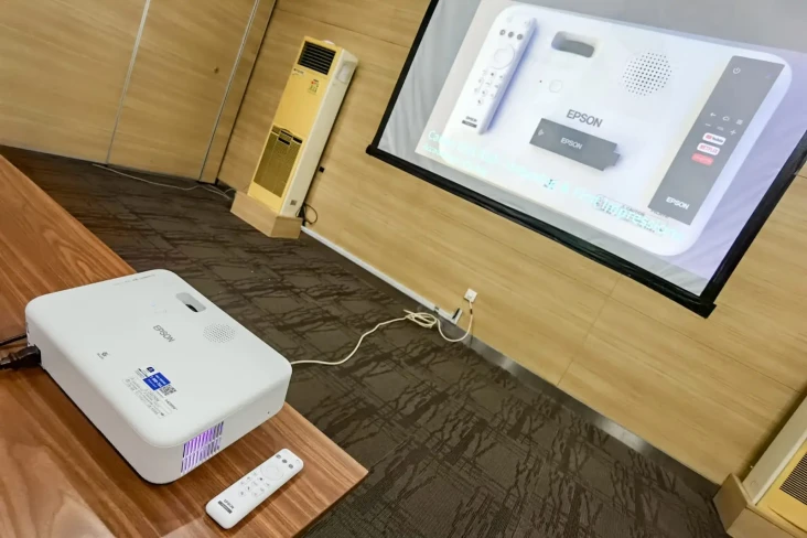 Review Epson CO-FH02,...