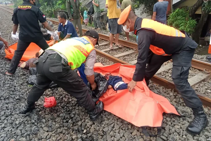 Ibu dan Anak Tewas Tertabrak...