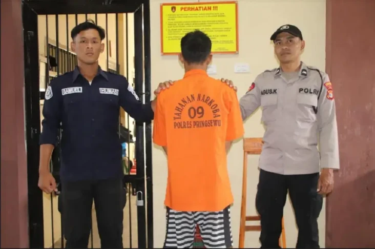 Berdalih Cari Uang untuk...