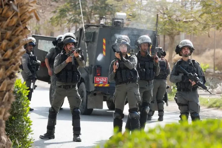 Pasukan Israel Tangkap...
