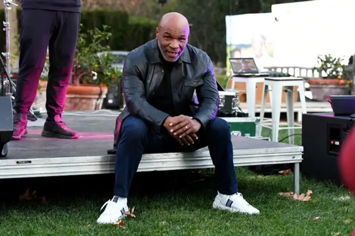 Mike Tyson Buka Kedai...