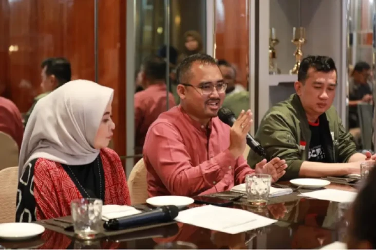 Pengiriman Paket Jelang...