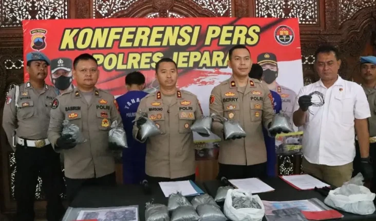 Jual Bahan Peledak via...