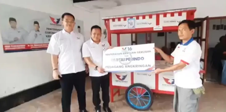 Ken Ragil, Caleg DPR...