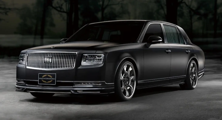 Senggol Rolls-Royce...