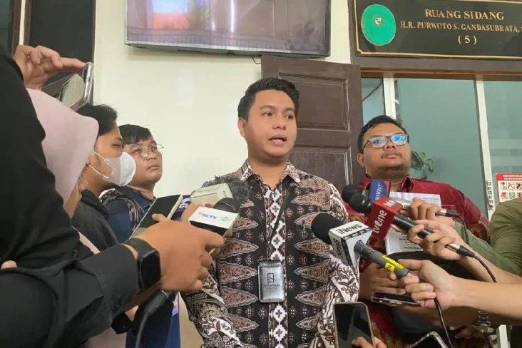 Pengacara Selesai Bacakan...