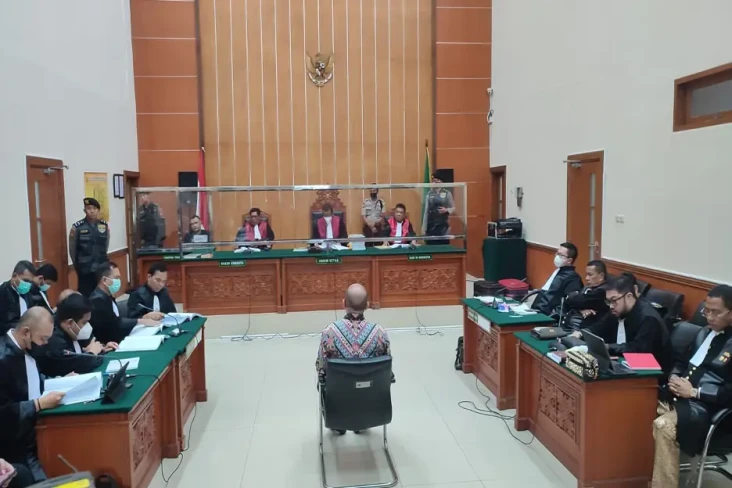 Teddy Minahasa Dituntut...