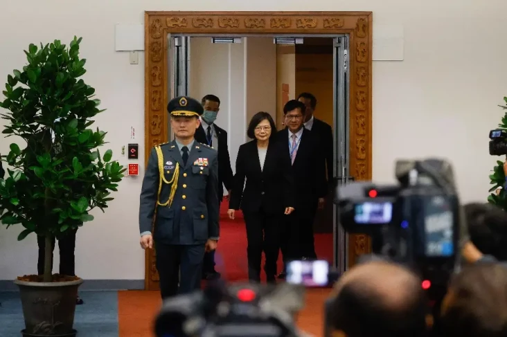 Presiden Taiwan Terbang...