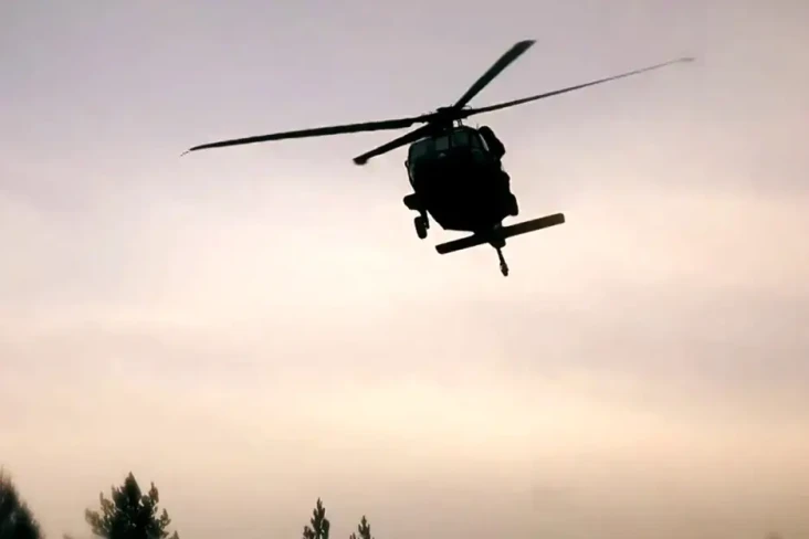 2 Helikopter Black Hawk...