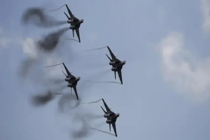 4 Keterbatasan Jet Tempur...