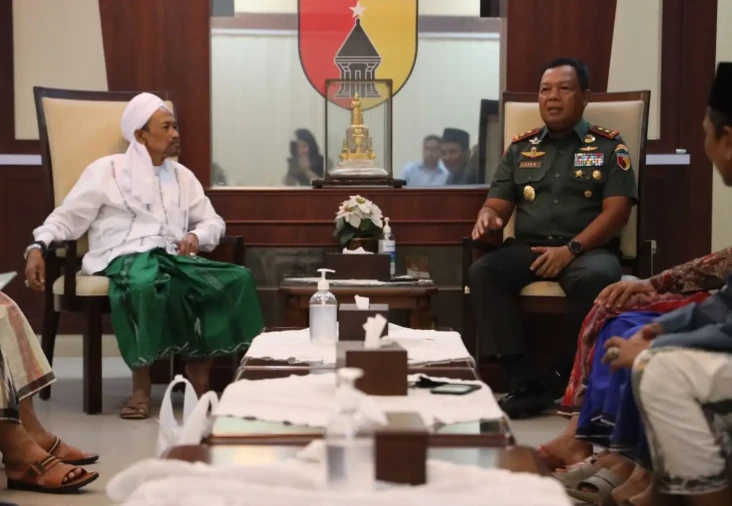Temui Pangdam V/Brawijaya,...