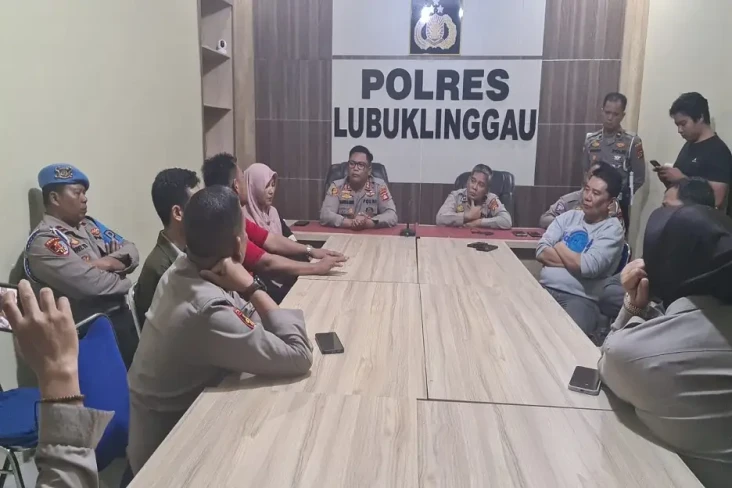 Viral! Anak Kena Tilang,...
