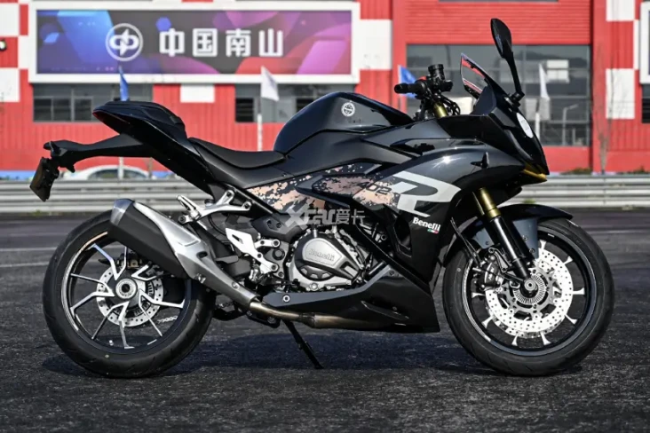Benelli Tornado 402R...
