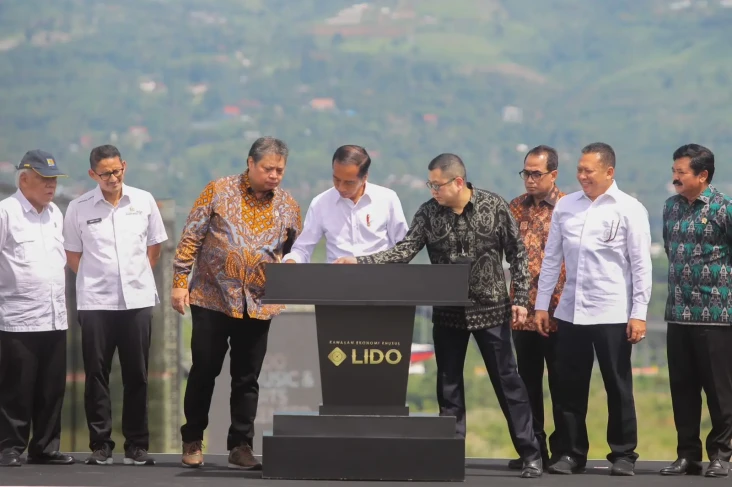Presiden Jokowi Ajak...