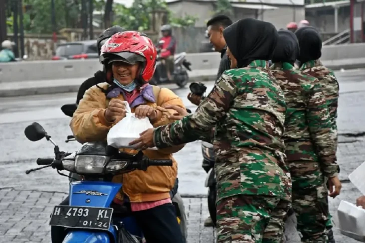 Ibu-ibu Tentara Berseragam...