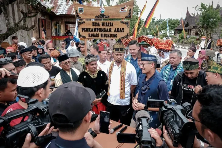 Warga Minangkabau Sumbar...