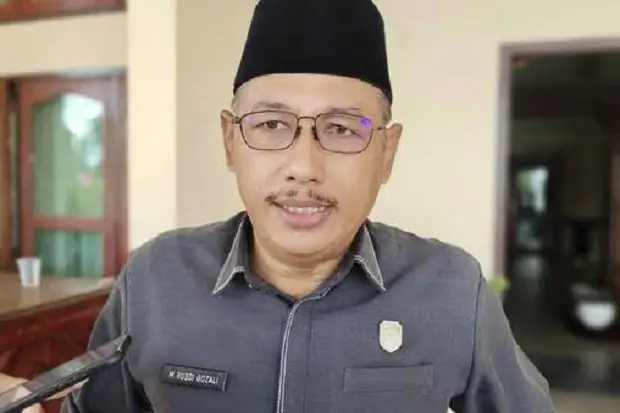 Rusaknya Jalan di Depan...