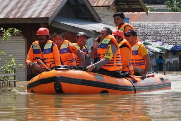 Banjir Bandang Terjang...