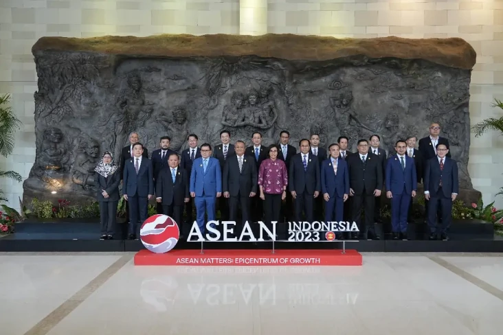 Bank Sentral dan Menkeu...