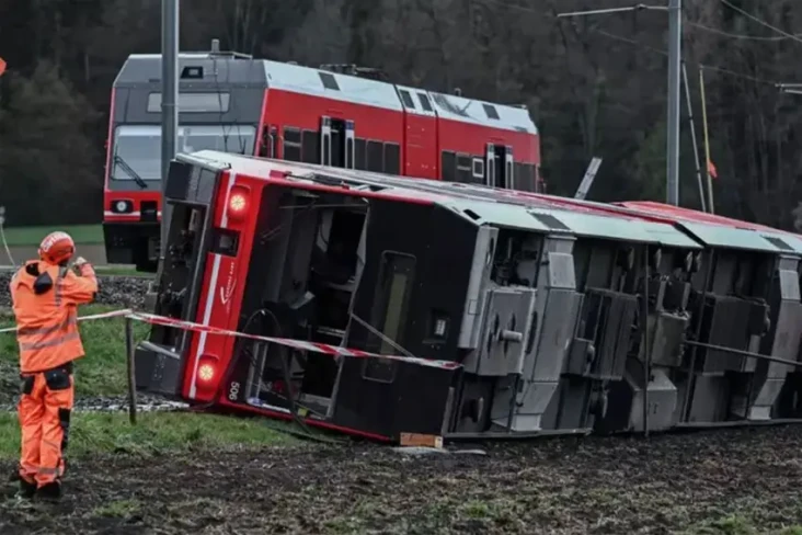Dua Kereta di Swiss...