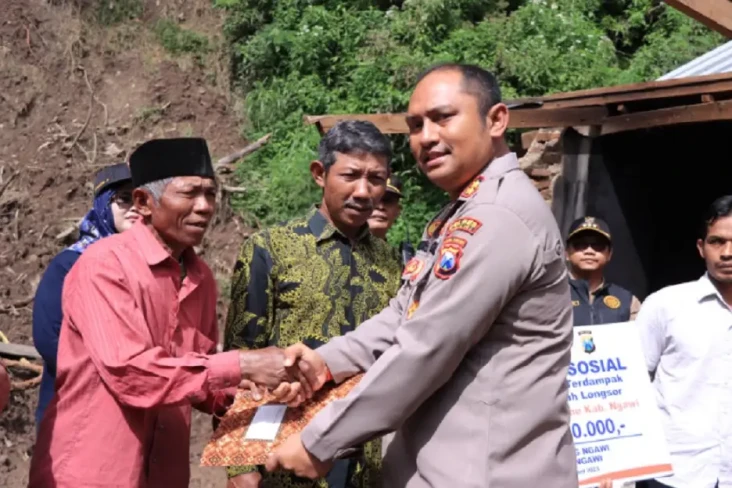 Bencana Tanah Longsor...