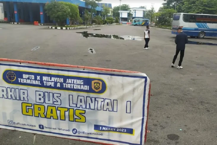 Terminal Tirtonadi Solo...