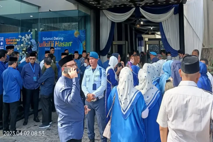 PAN Undang Jokowi dan...
