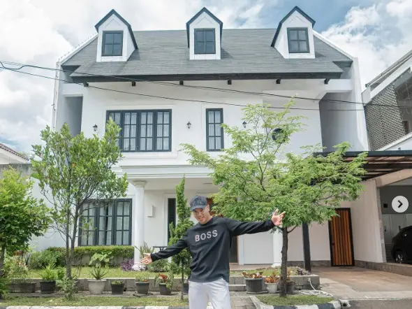 Fadly Faisal Pamer Rumah...