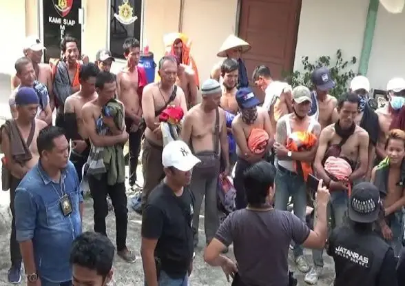 120 Preman dan 5 Pasangan...
