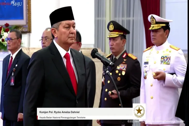 Presiden Jokowi Lantik...