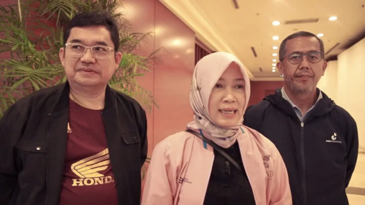 Bagikan Bansos Beras,...