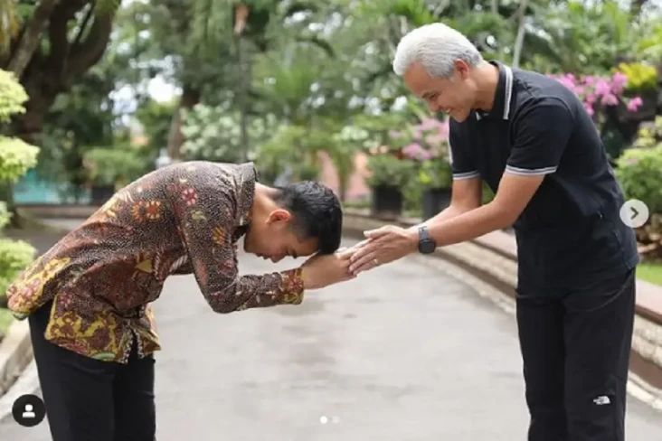 Gibran Sungkem Minta...