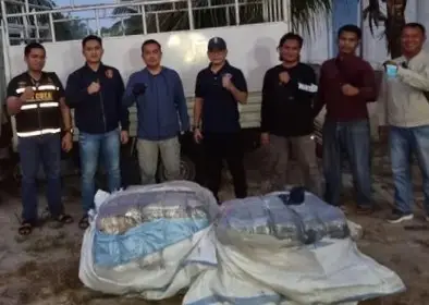 Polisi Tangkap Truk...