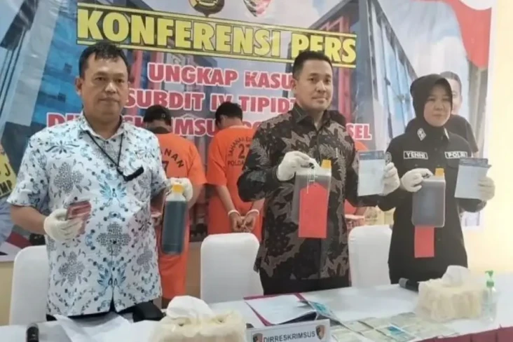 Mencurigakan! Tersangka...