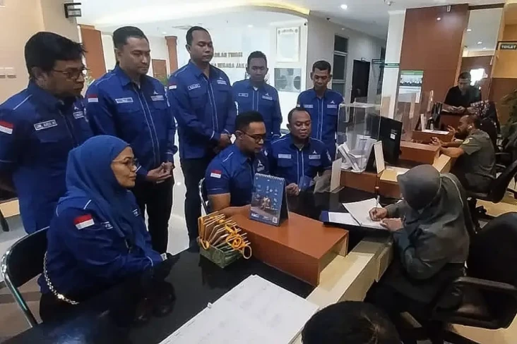 Lawan Kubu Moeldoko,...