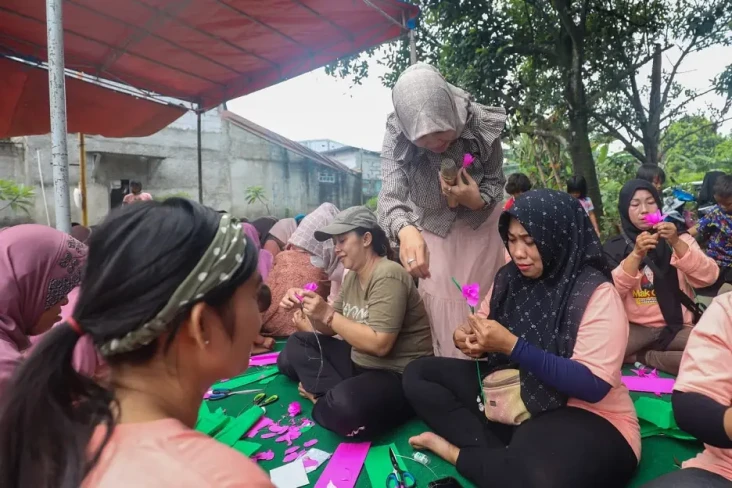 Ngabuburit Asyik, Emak-emak...