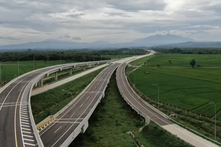 Tol Cisumdawu Dibuka...