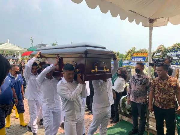 Karangan Bunga Penuhi...