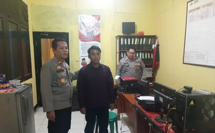 Sakit Hati Adiknya Dipukuli,...