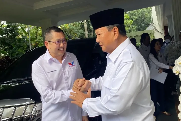 Safari Politik, Kedatangan...