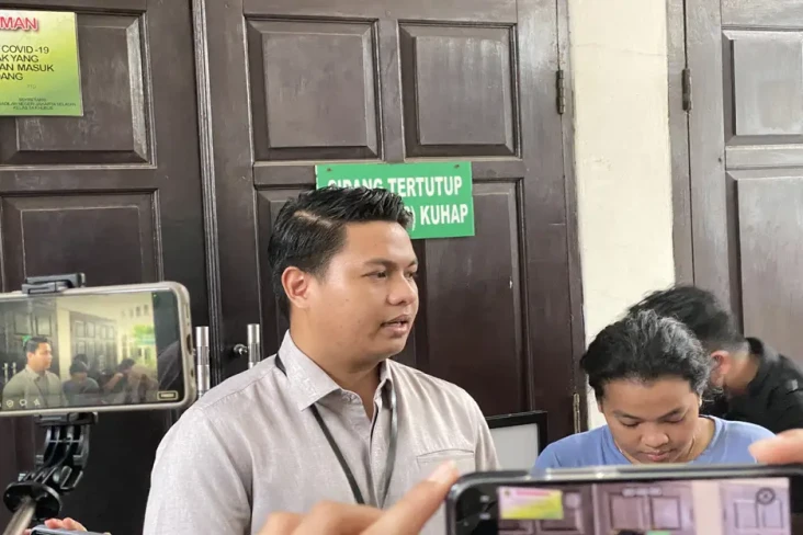 Dituntut 4 Tahun Penjara,...