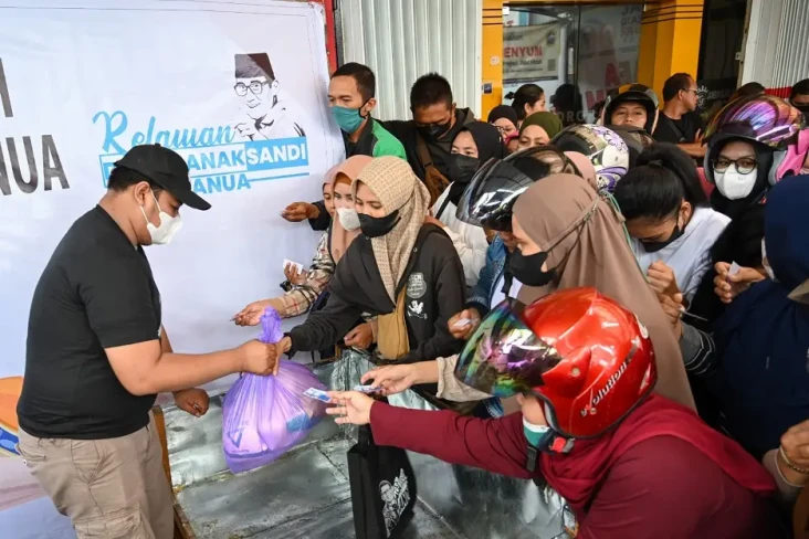 Bantu Masyarakat, Relawan...