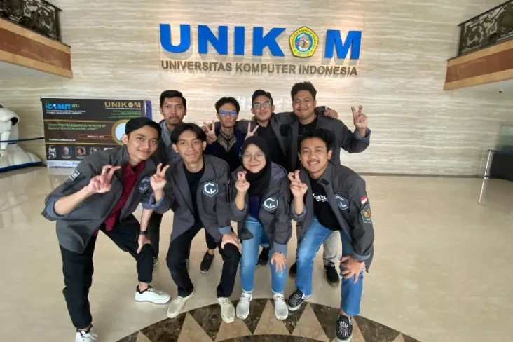 8 Mahasiswa Unikom Wakili...