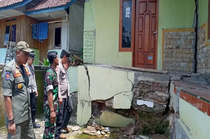 Ngeri! Puluhan Rumah...