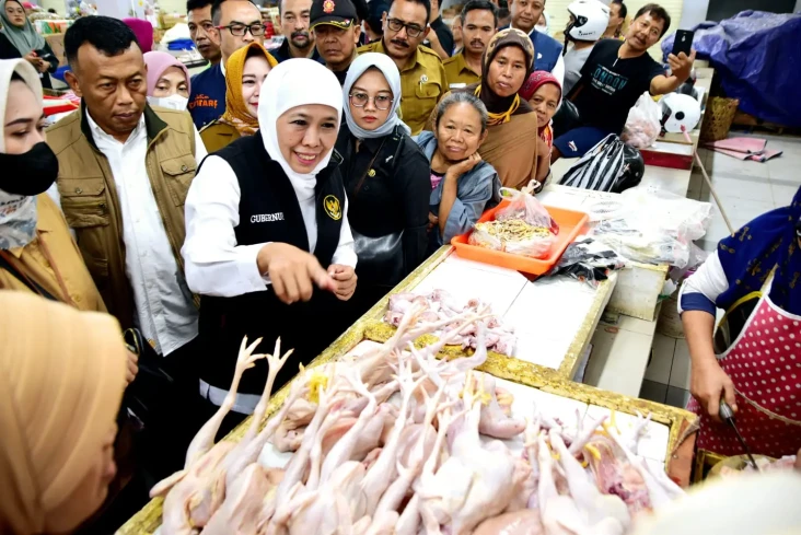 Khofifah Pastikan Kebutuhan...