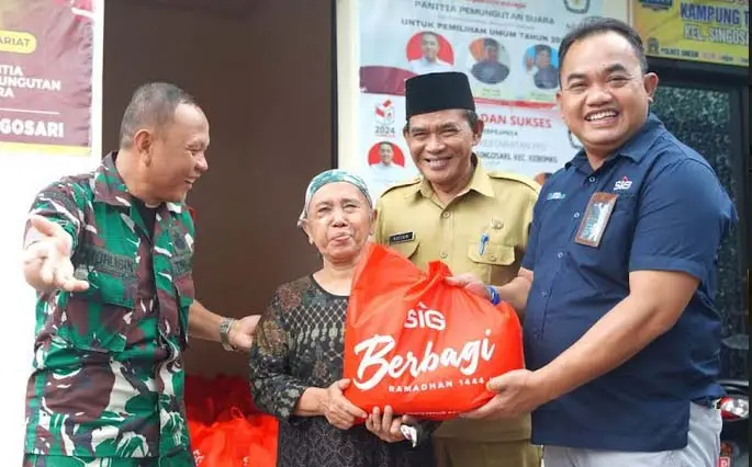 SIG Bagikan 1.535 Paket...