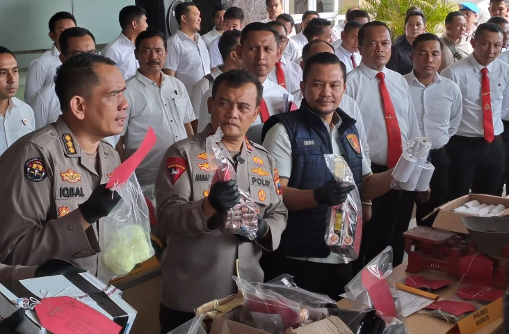 Polisi Ringkus 90 Tersangka...